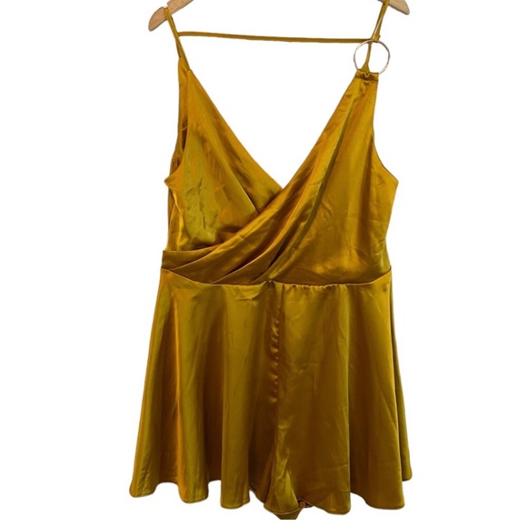 ASOS Cowl Back Golden Romper With Ring Detail NWT Size 14 - Picture 4 of 7